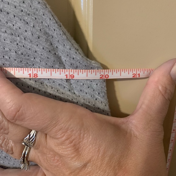 🛒 2/$12 Cold-shoulder Gray Cotton Top by C - size Small - Picture 6 of 7